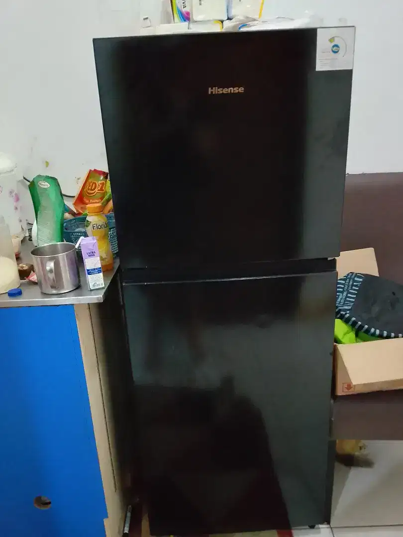 Kulkas hisense 2pintu 247liter baru 1bulan