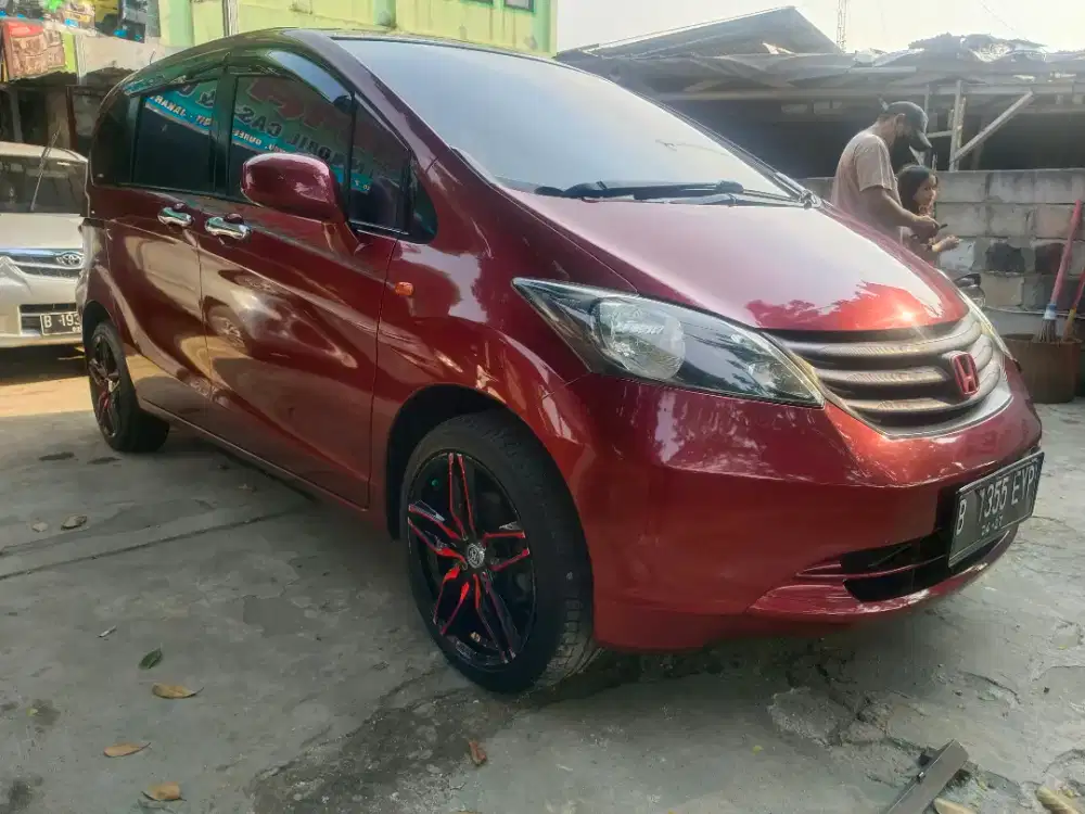 Honda freed SD 2012 AT