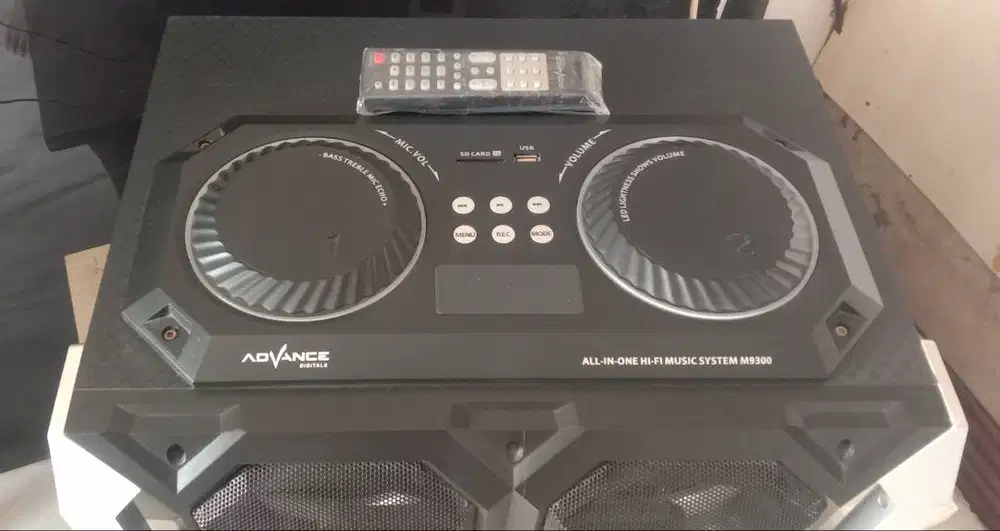 Speaker Advance M9300