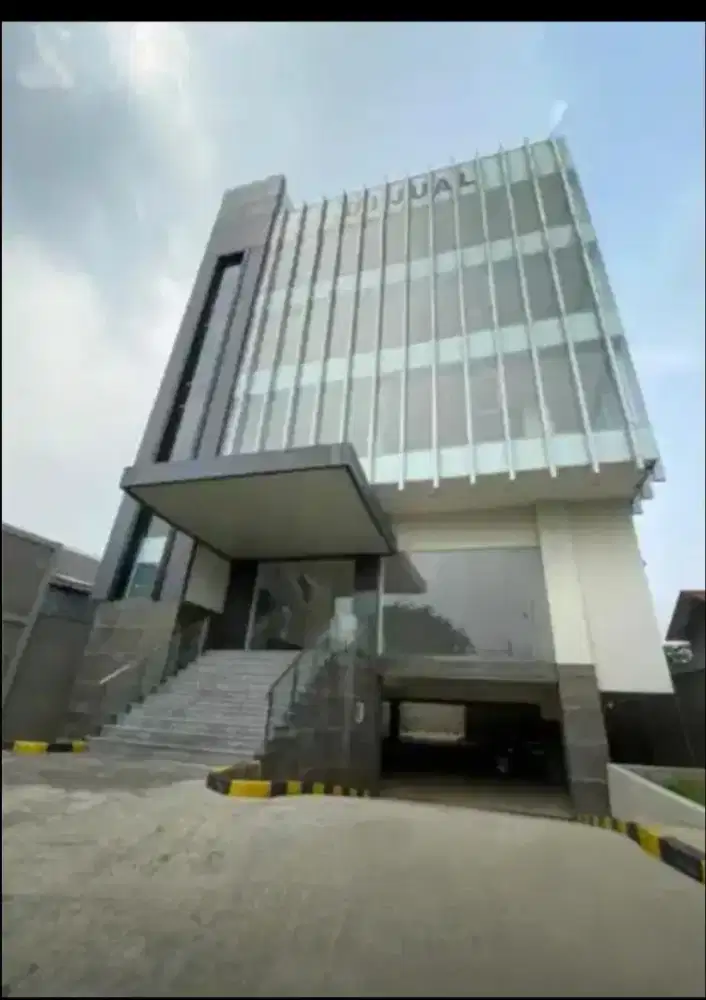 DIJUAl  GEDUNG JL. PRAMUKA RAYA