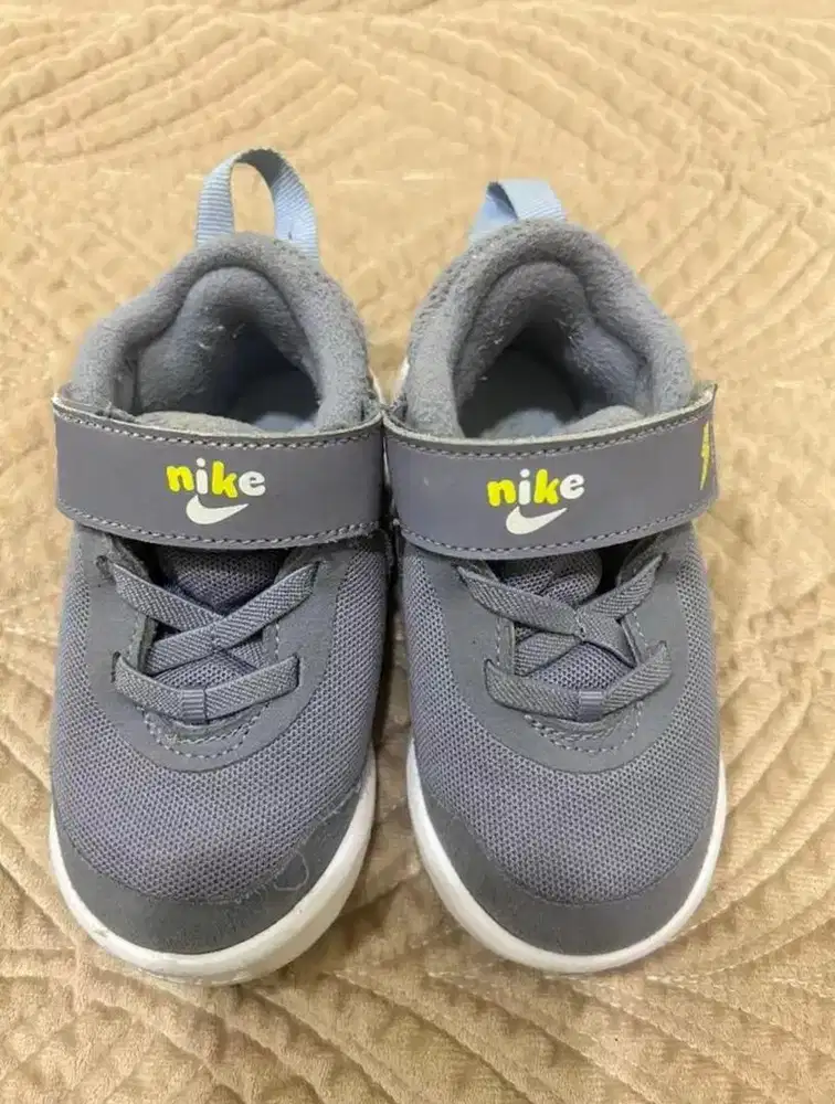 Nike Hustle Anak