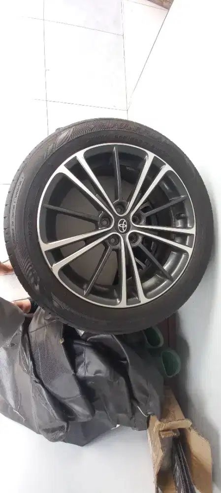 Veld dan ban ex mobil Toyota