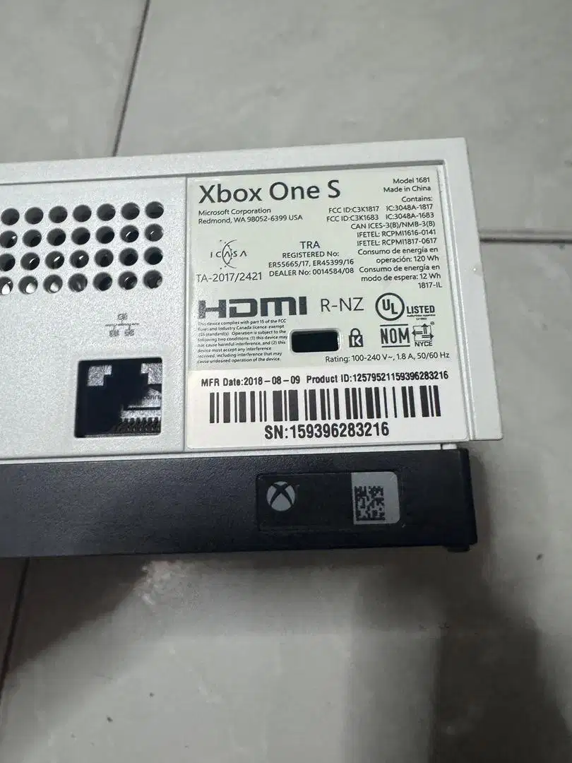 Xbox One S +  2 stick