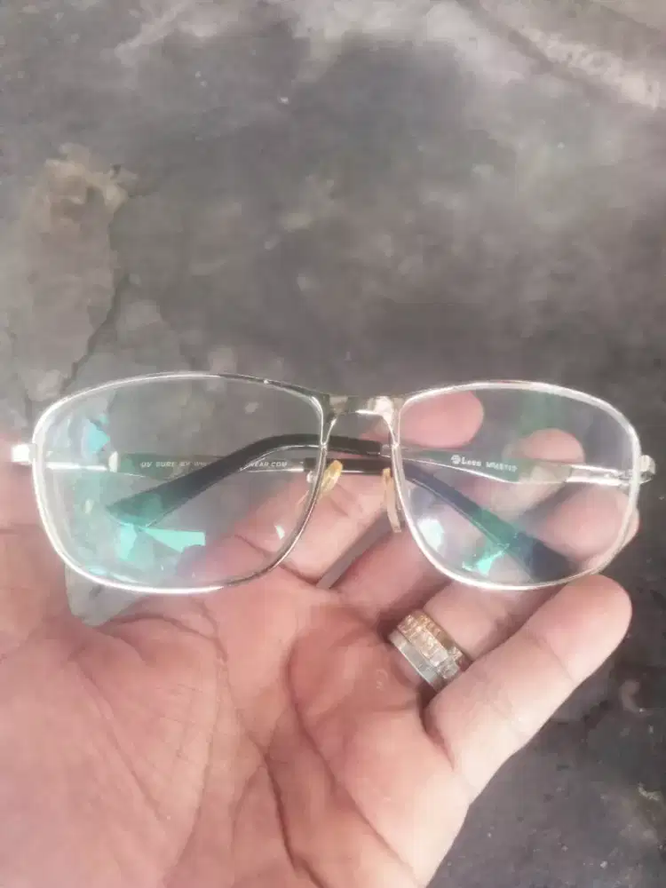 Kacamata Leon bagus