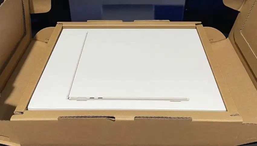Macbook air M2 baru segel,