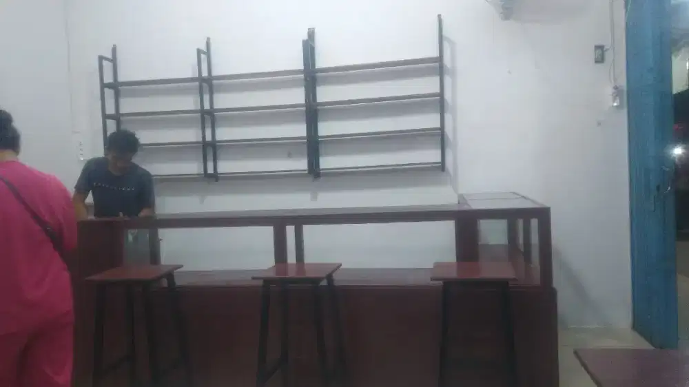 Etalase kaca Vape , rak display dindi1.650ng,kursi ,meja cafe ,