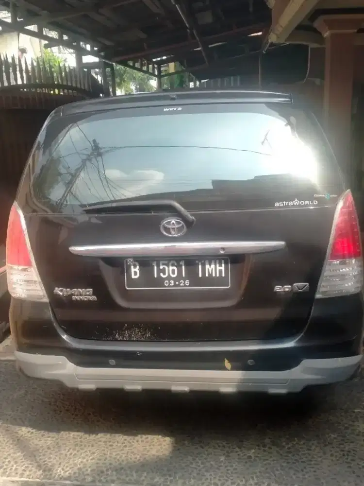 KIJANG INNOVA V AT 2009