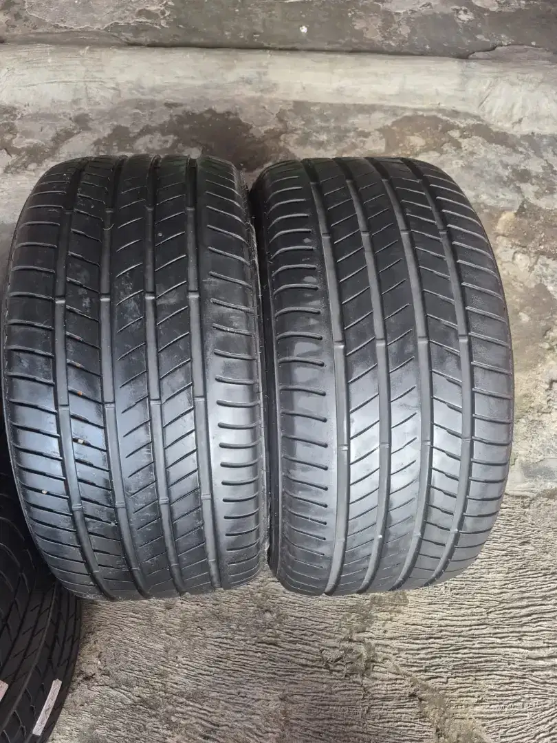 Ban copotan BMW X5 bridgestoen alenza 001A RFT 305/40 R20 90% 2022