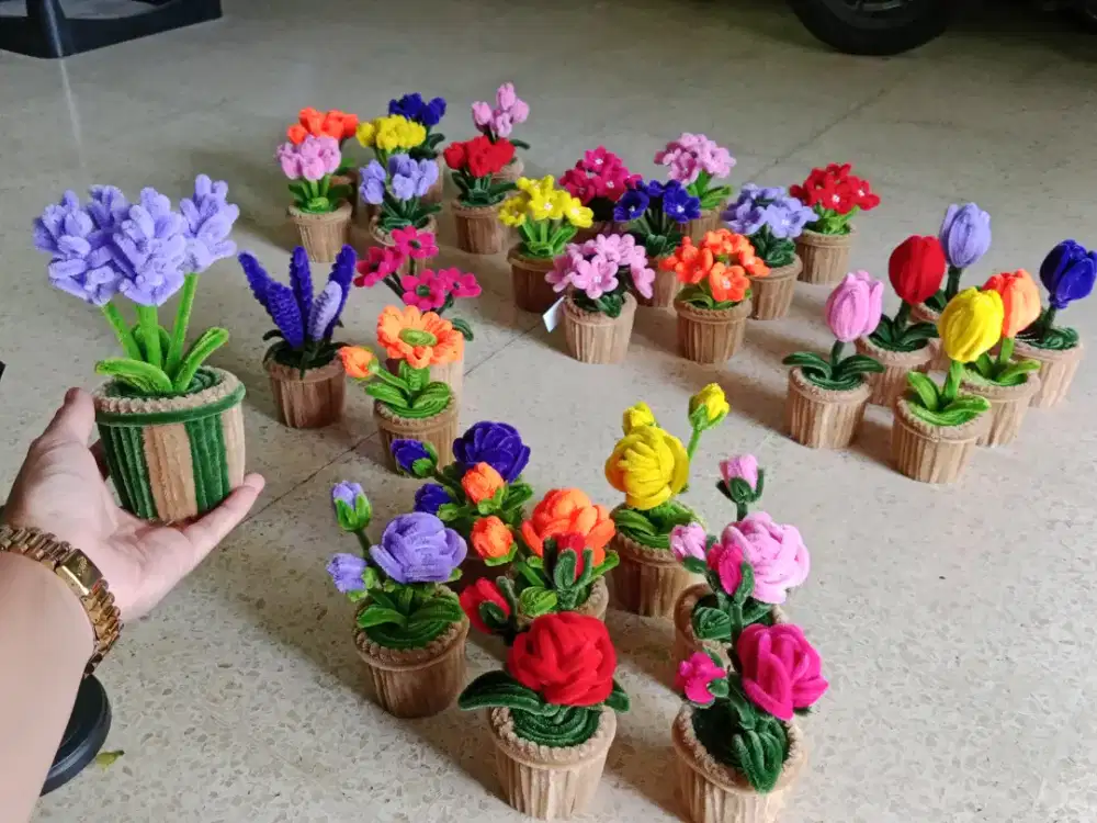 Hiasan bunga dr kawat bulu