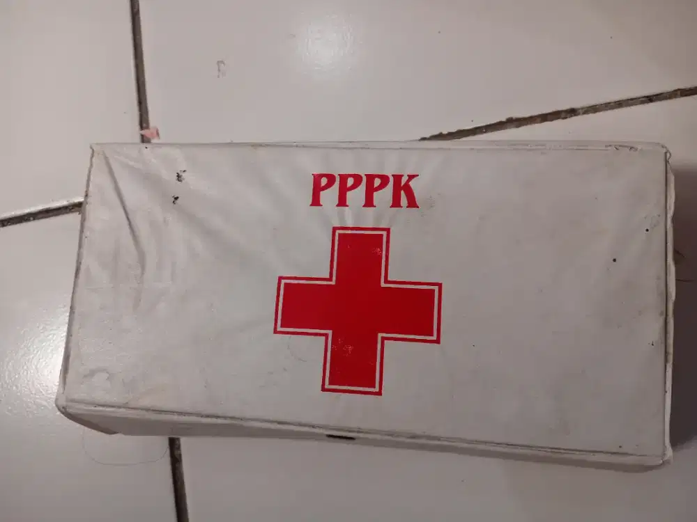 Kotak P3K Putih