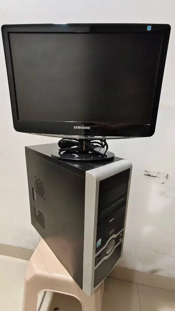 PC & Monitor Samsung 18,5 Inch (No HDD)