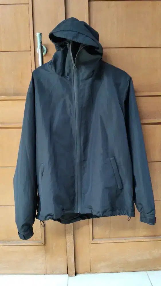 Jaket outdoor untuk touring, olahraga atau hiking