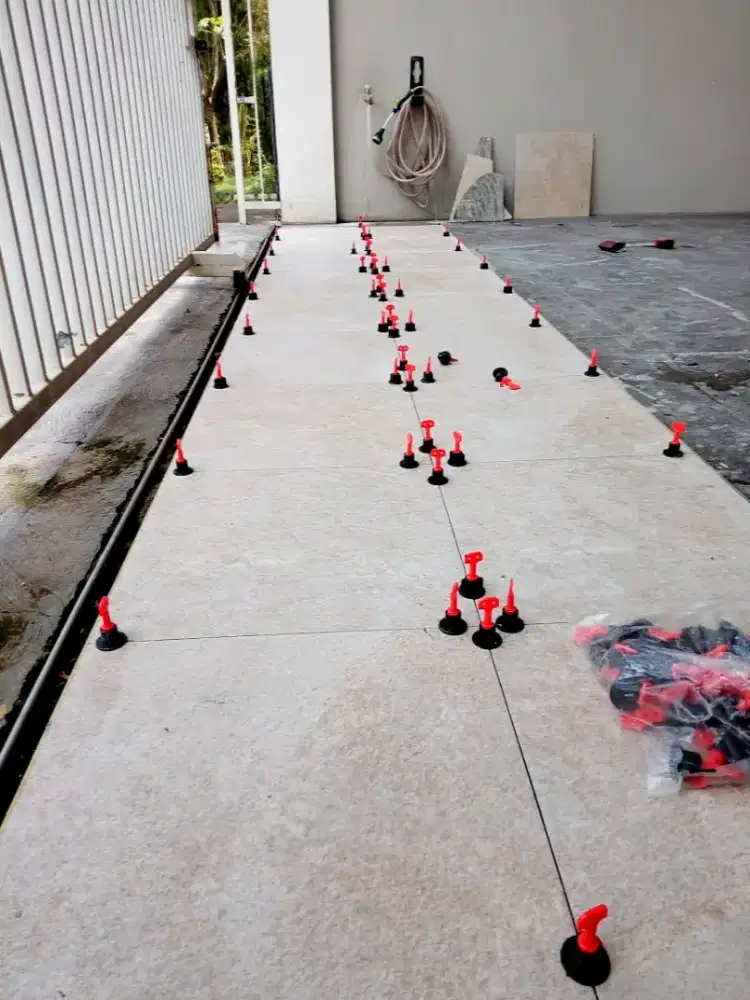 Jasa tukang bangunan, pemasangan keramik,geranit tile