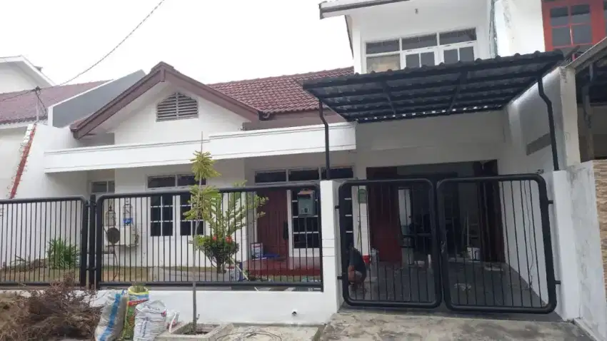 Rumah 1,5 Lantai Siap Huni di Klampis Dekat Merr, ONE GATE SYSTEM