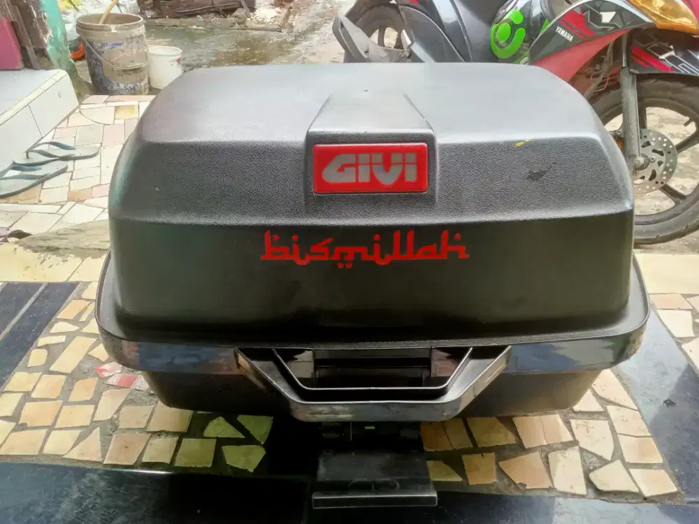 BOX GIVI DAN BREKET