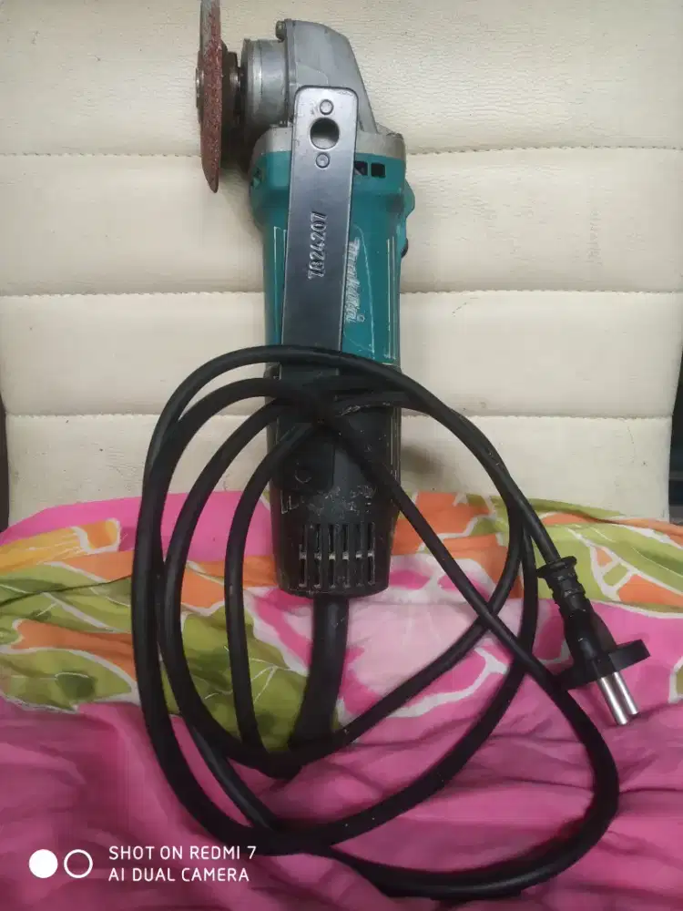 JUAL MESIN GERINDA MERK  MAKITA M0900  (350.000)