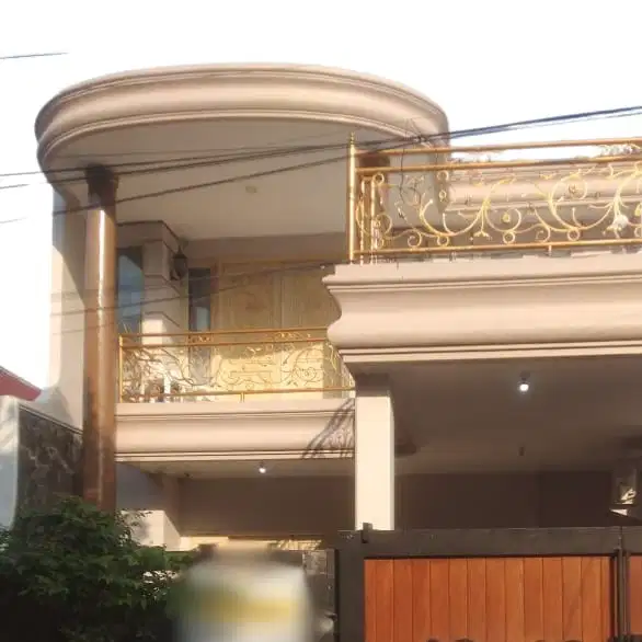 Rumah Murah Bisa Nego Milil Artis Piyu Padi di Pusat Kota Surabaya
