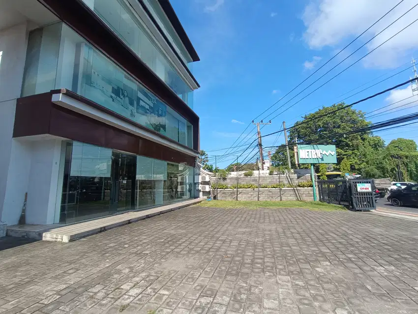 showroom, gudang dan kantor di by pass ngurah rai dekat kuta