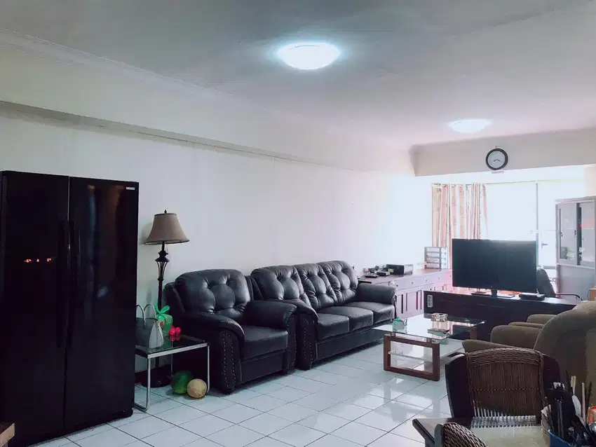 Jual Apartemen Mewah Taman Anggrek 3 BR, Full Furnish.
