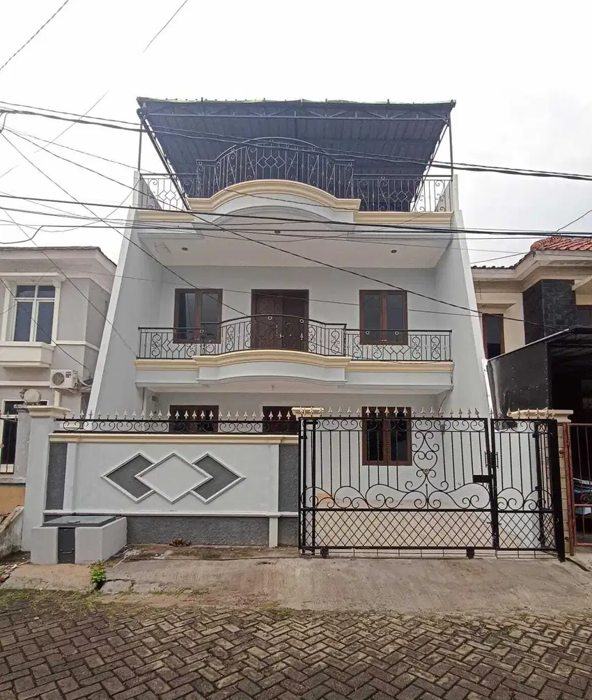 DIJUAL : RUMAH 3 Lantai di Taman Palem Lestari, Cengkareng - Jak Bar