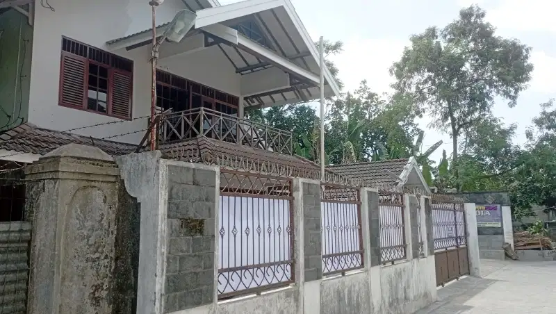Kost dan rumah induk di deresan dekat UGM