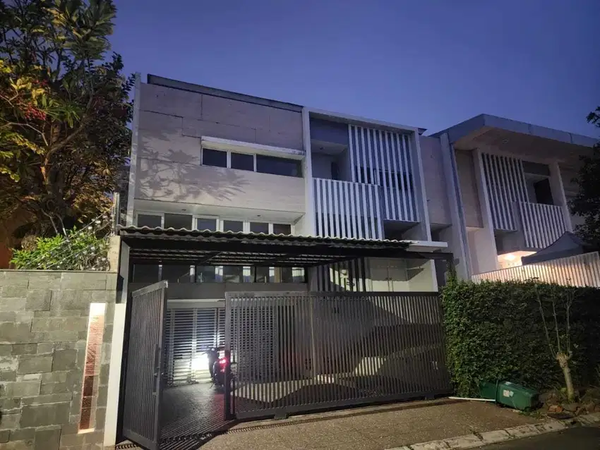 Rumah mewah cantik siap huni lebar 12 meter Citra 6 Jakarta Barat