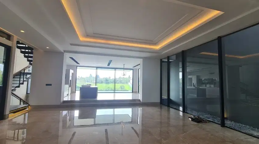 Rumah mewah view danau pool kota baru parahyangan, bandung