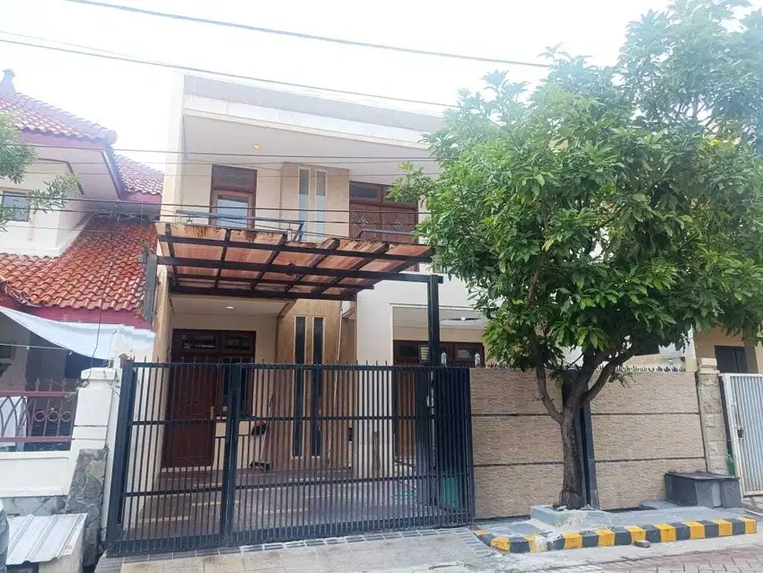 Disewakan Rumah Cantik Baratajaya 2 Lantai Siap Huni Murah