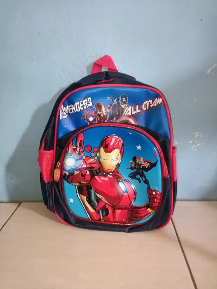 Tas sekolah anak laki-laki