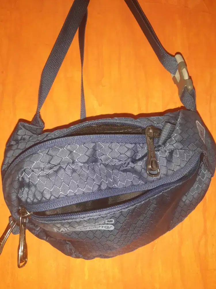 Tas selempang mini merk consina ori