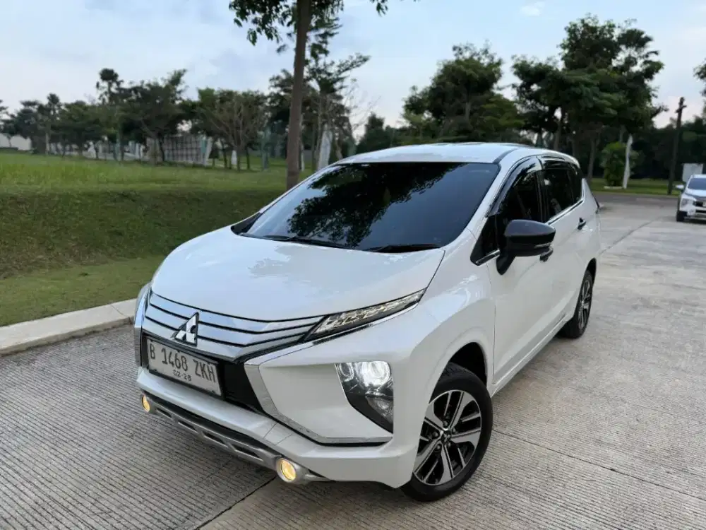 Mitsubishi Expander Ultimate Automatic 2018 
Warna putih