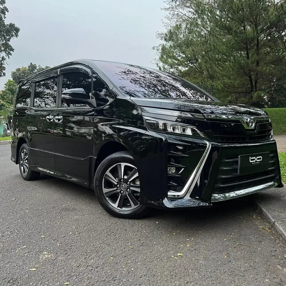 Toyota Voxy 2.0 A/T 2018