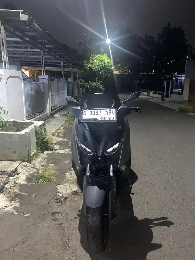 Jual motor XMAX lengkap pajak hidup