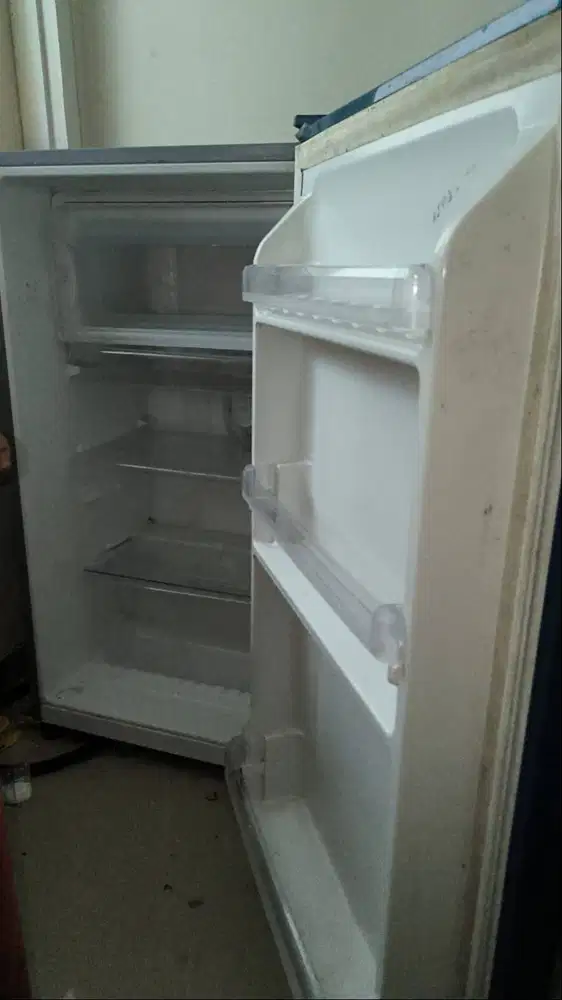 Kulkas 1 pintu Polytron Second