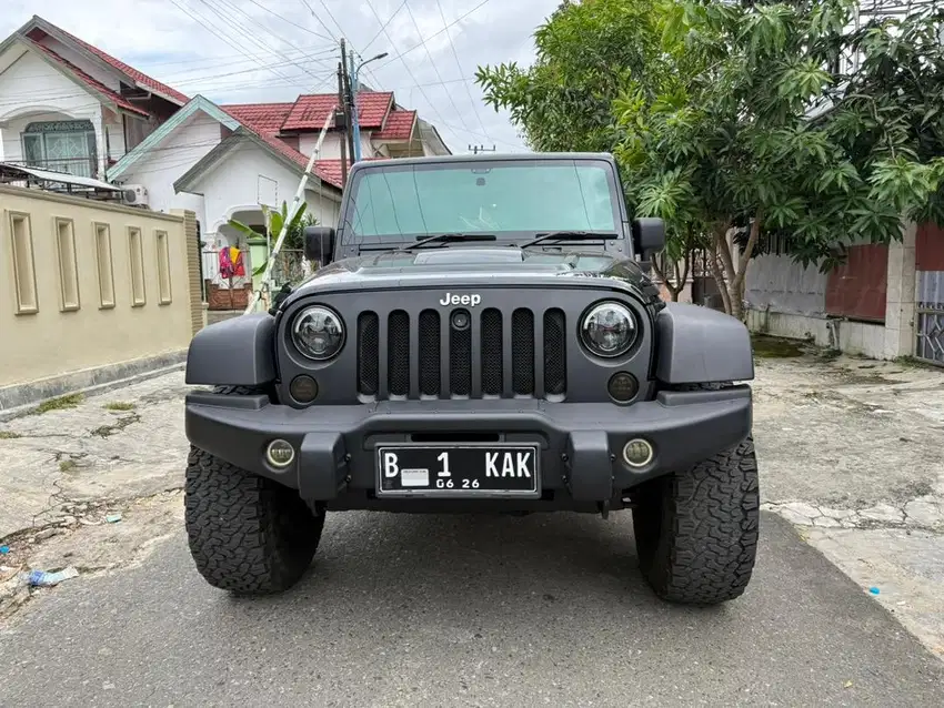 jeep wrangler rubicon 2012 call of dutty mw3 3,6 cc.ada 20 indonesia