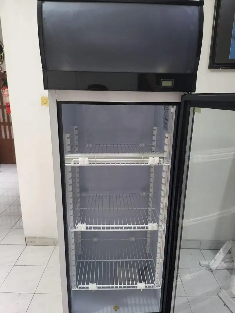 Showcase 1 pintu