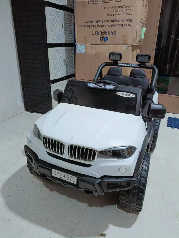 Mobil aki BMW ban karet