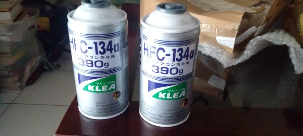 2 kaleng HFC 134 untuk AC mobil
