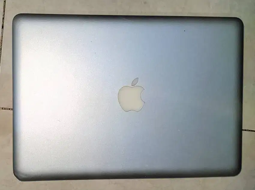 MacBook Pro 2012 bekas nyala