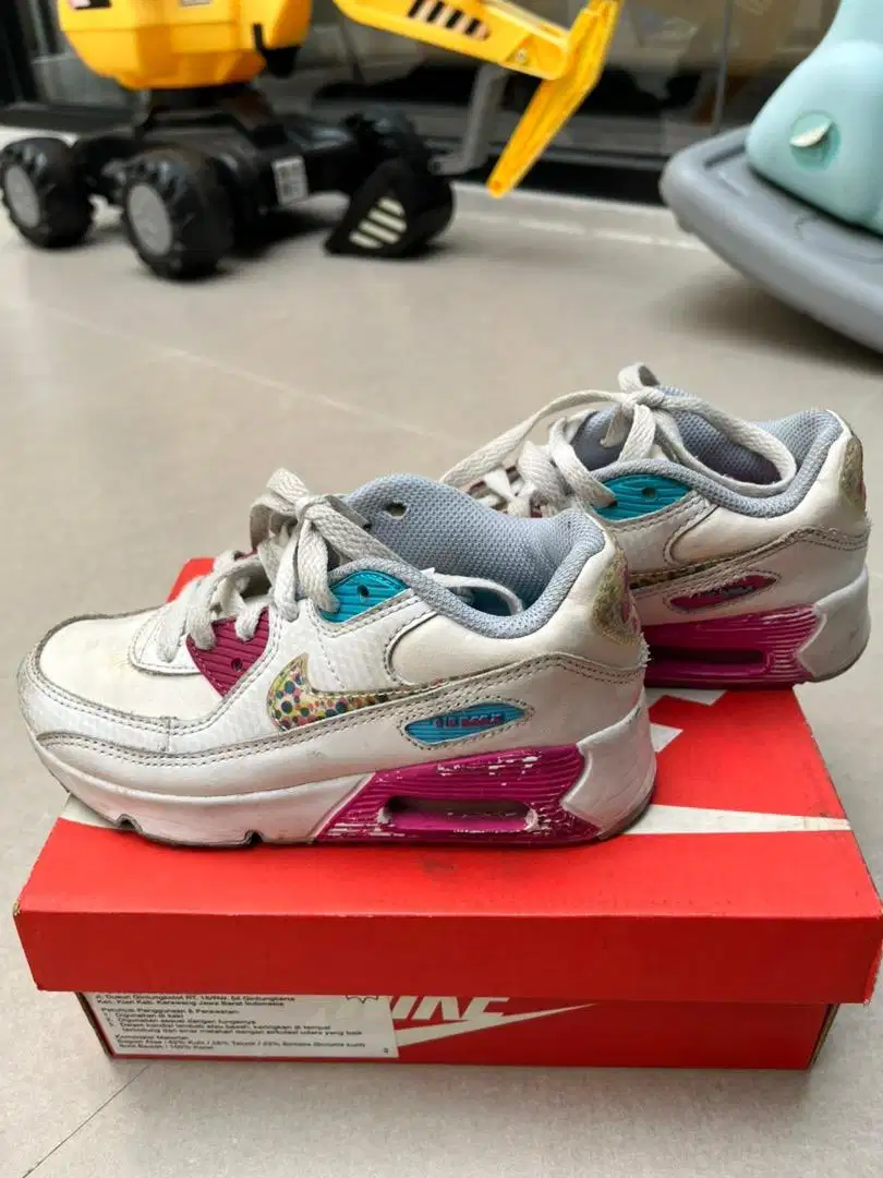 sepatu nike air max anak pink masih bagus