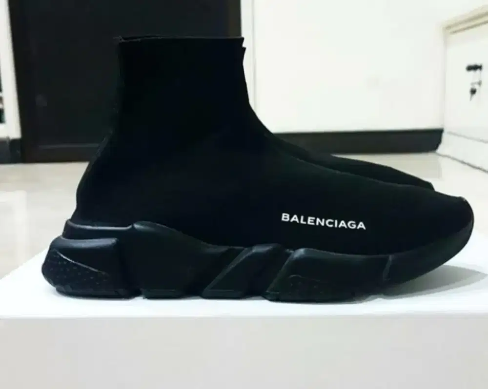 SEPATU BALENCIAGA SPEED TRAINER.
