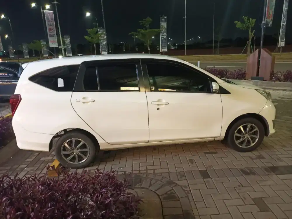 daihatsu sigra 1.2 R putih 2017