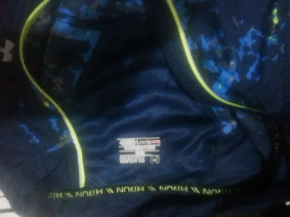 Jaket di jual. Jaket original under Armour tidak rusak