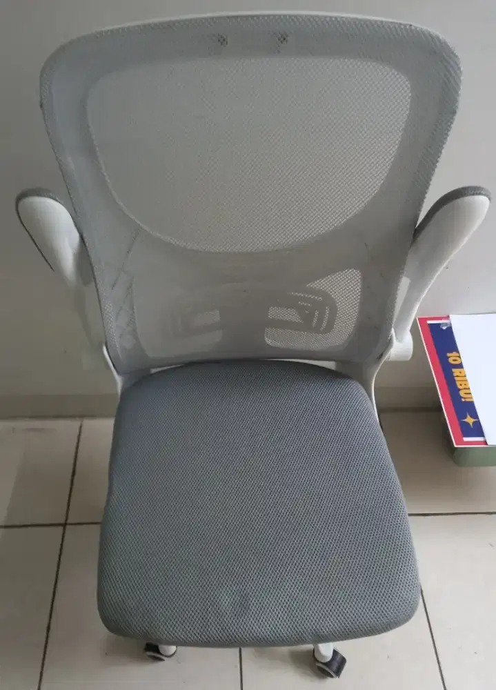 Kursi kantor minimalis cocok untuk gaming, nylon jaring warna grey