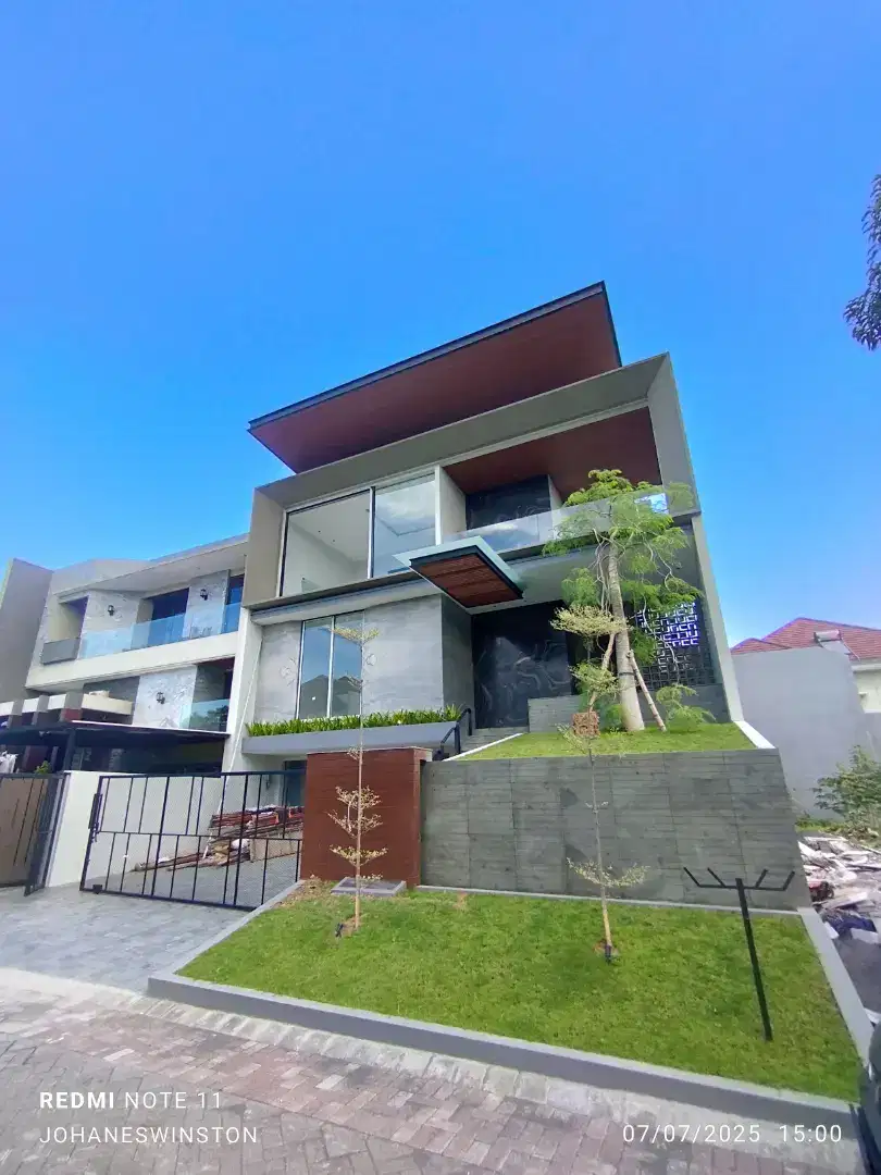 RUMAH MEWAH KONSEP VILLA DI BUKIT GOLF MEDITERANIA