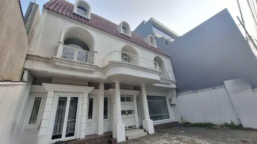 DISEWAKAN RUKO 4 LANTAI KAWASAN GANDARIA KEBAYORAN BARU LOKASI MENARIK