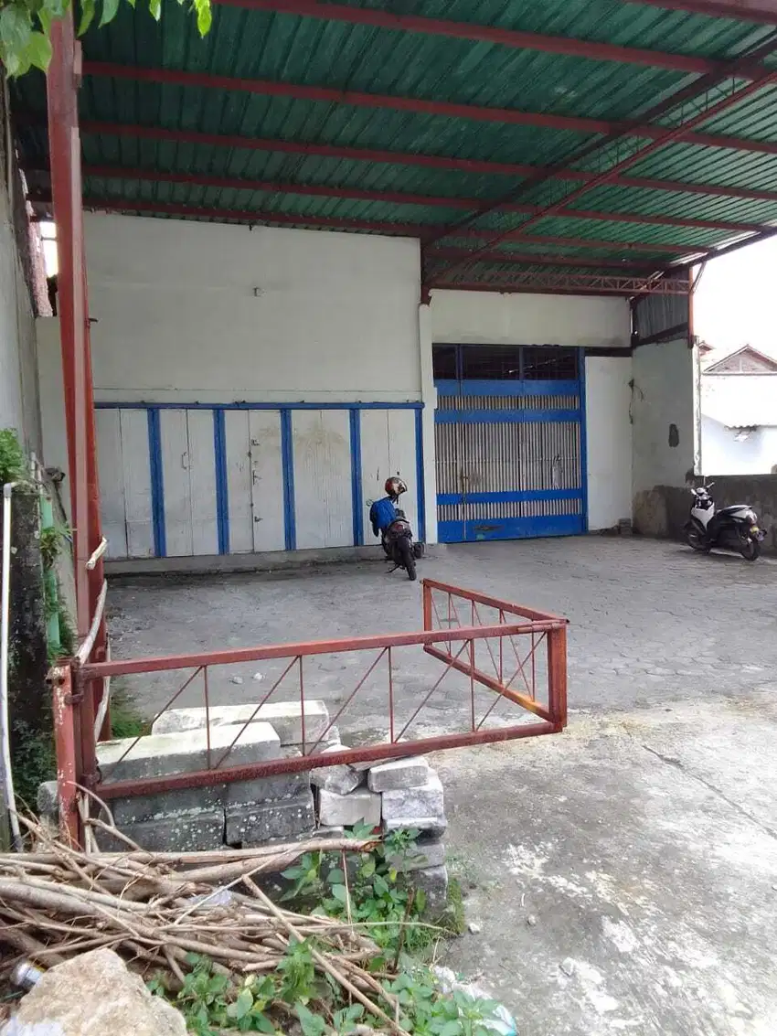 Dijual gudang jln raya Kedungmundu prospek bisa sebagian jadi kos anak