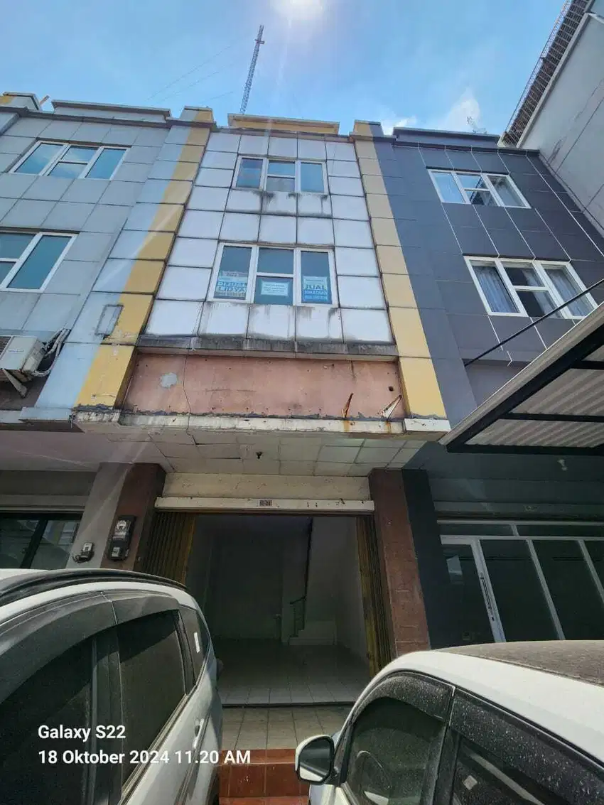 Ruko 3 lantai Strategis di tengah kota BSD, Tangerang