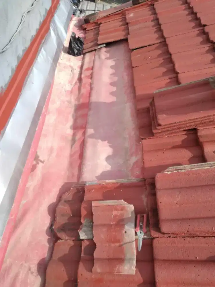 Perbaikan atap rembes/bocor bergaransi