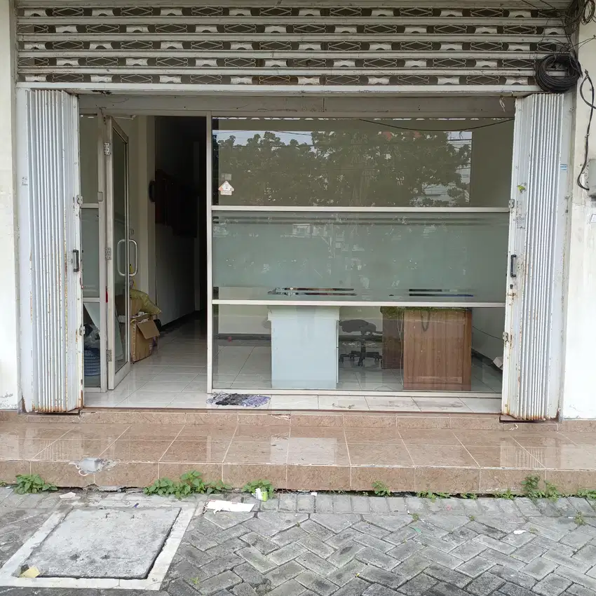 Ruko 3 Lantai Di Perumahan Manyar Tompotika Dekat Petra